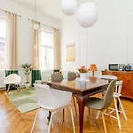 2Br Modern Elegance W Sauna And Ac By