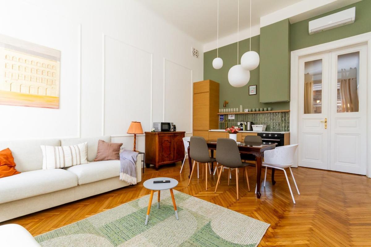 2br Modern Elegance W Sauna And Ac By Budapest
