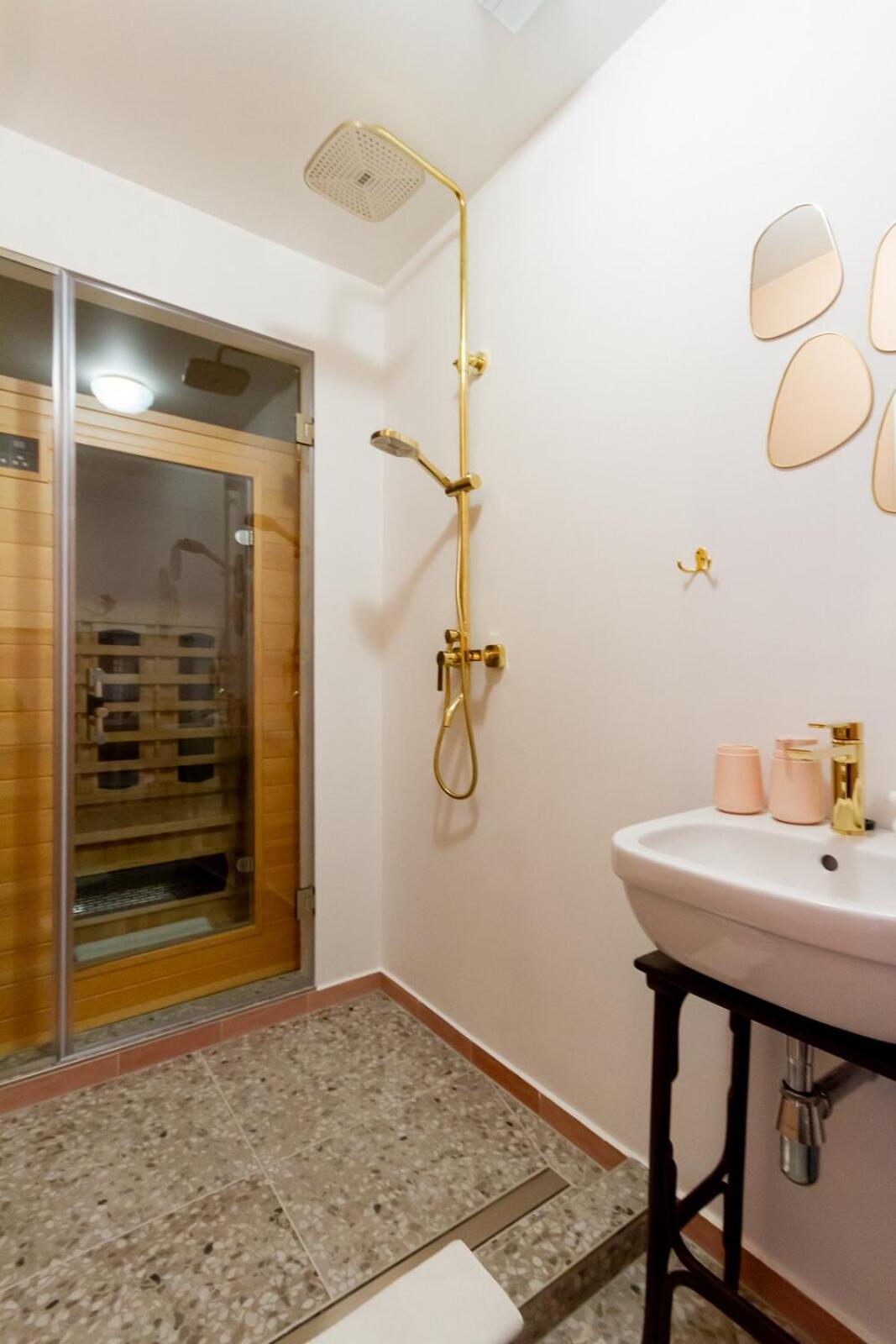 Apartment 2br Modern Elegance W Sauna And Ac By Budapest