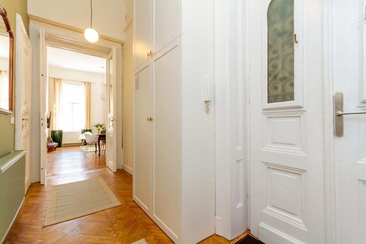 2br Modern Elegance W Sauna And Ac By Apartment