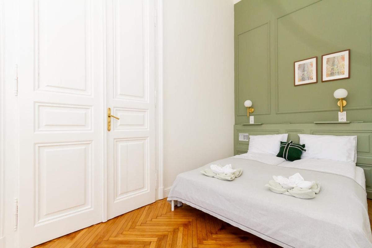 2br Modern Elegance W Sauna And Ac By