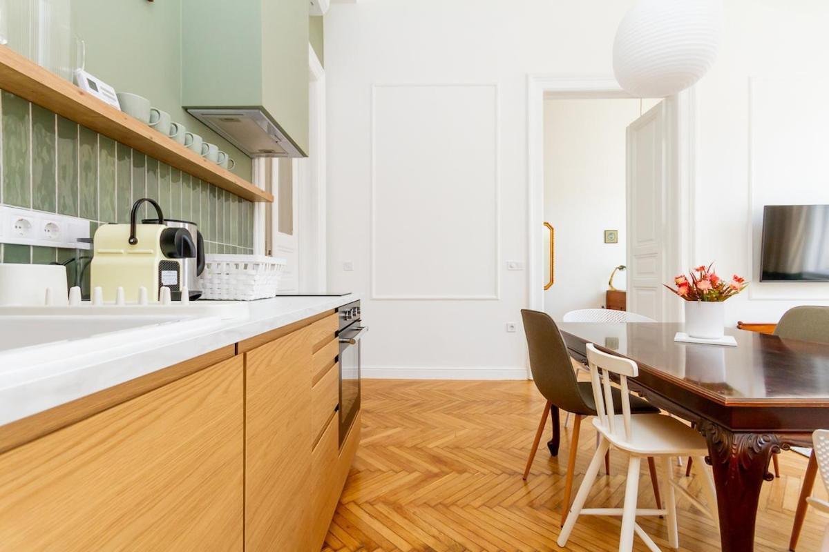 2br Modern Elegance W Sauna And Ac By