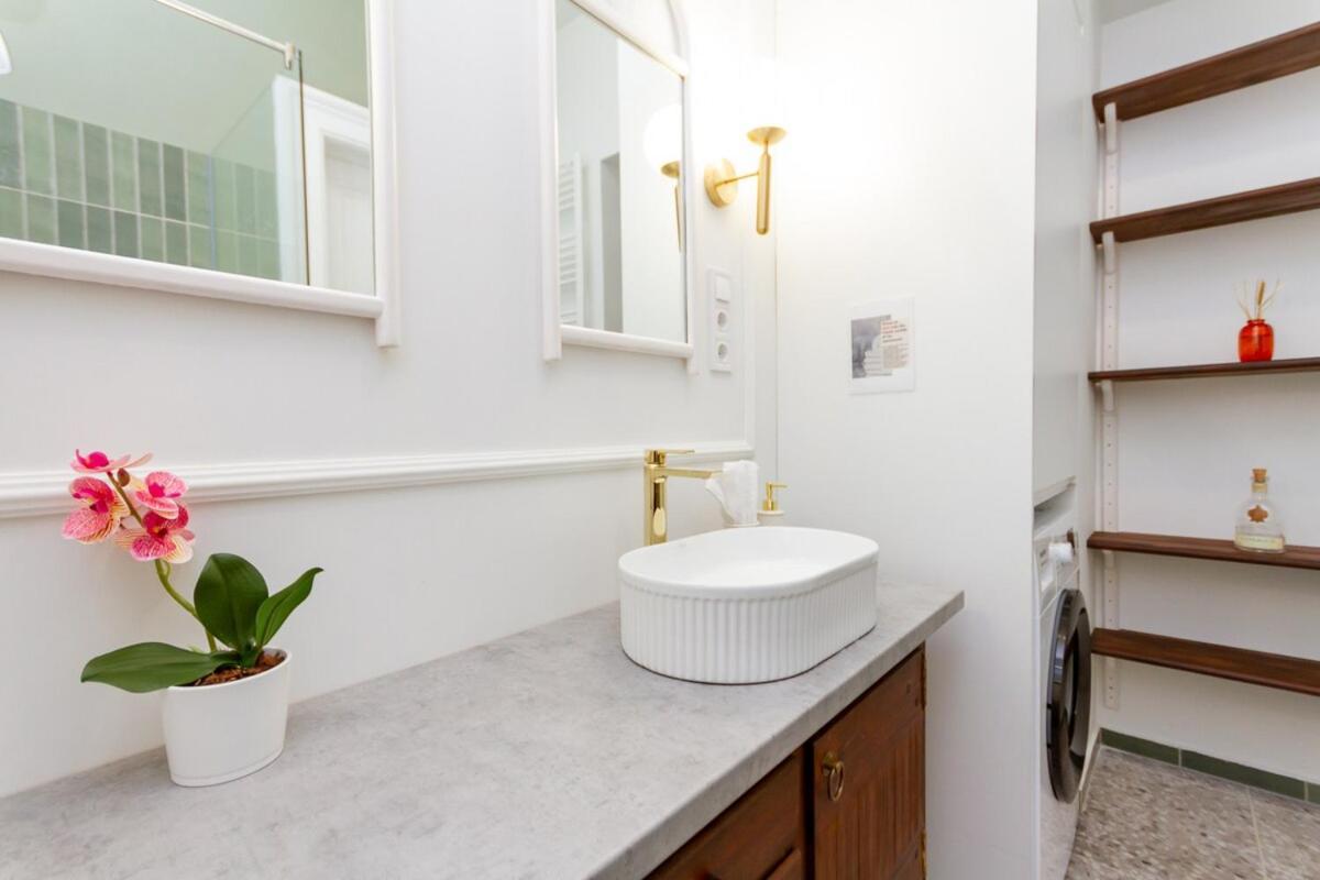 Apartment 2br Modern Elegance W Sauna And Ac By Budapest