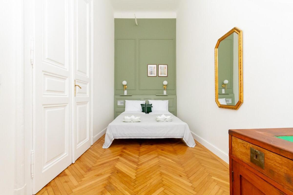 2br Modern Elegance W Sauna And Ac By Apartment Budapest