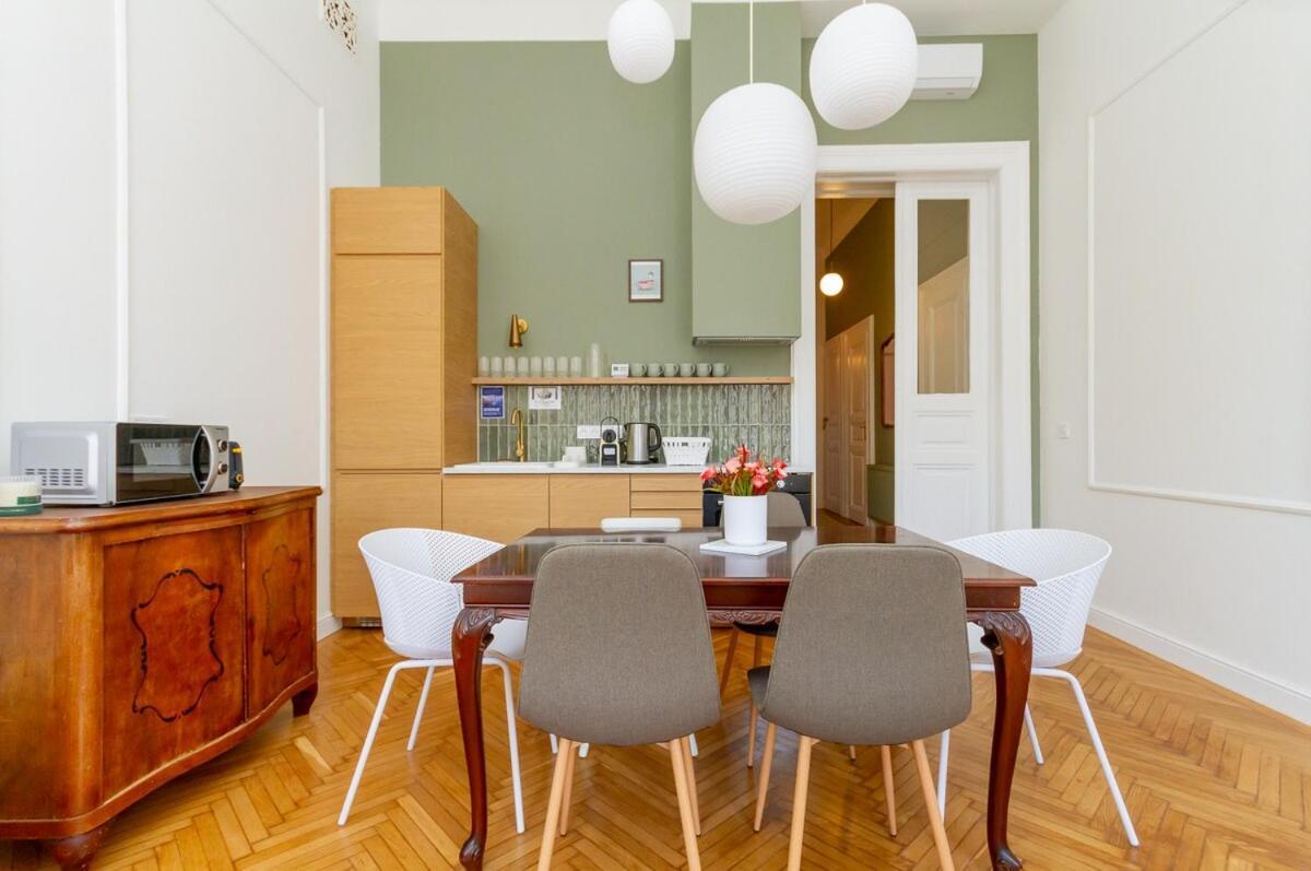 Apartment 2br Modern Elegance W Sauna And Ac By